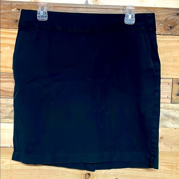 Eddie Bauer size 8 Black Stretchy Mini Pencil Skirt with Pockets - Picture 1 of 8